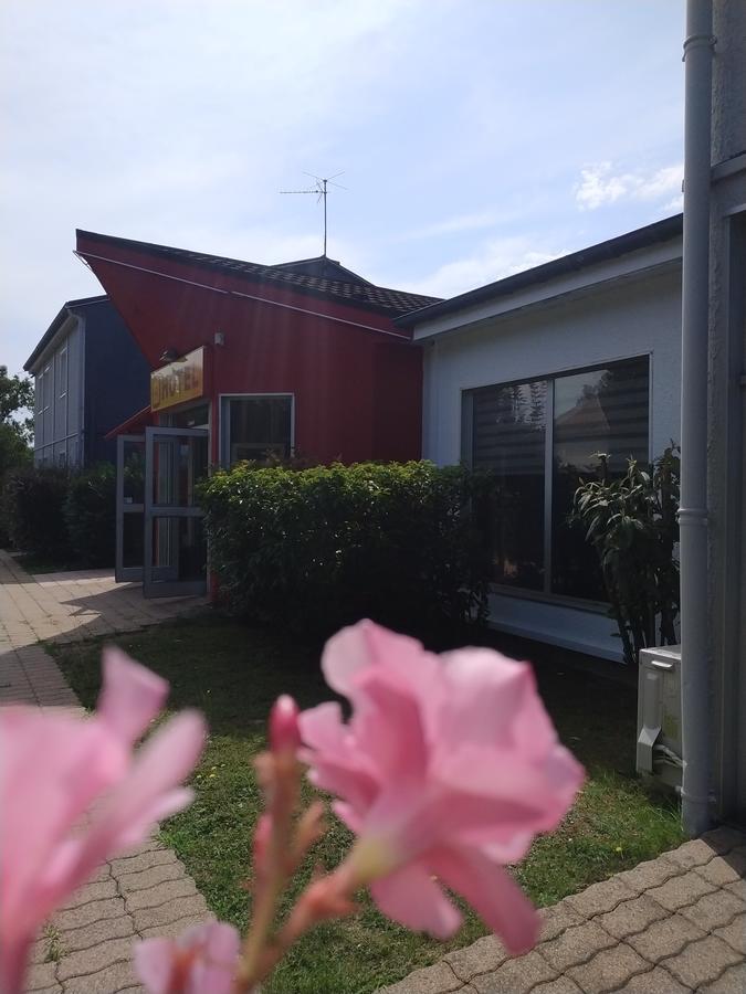 Hotel - Restaurant Du Lac - Agen Boe Ngoại thất bức ảnh